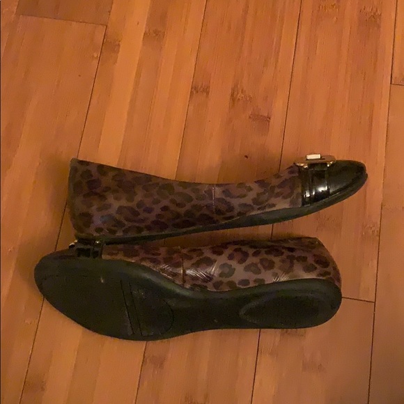 Marc Fisher Women’s Slip On Leopard Flats - Picture 5 of 6